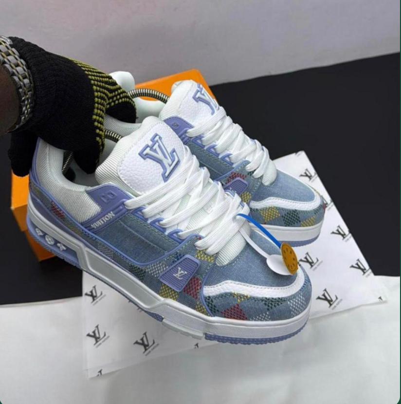 chunky retro inspired running sneakers (copy)