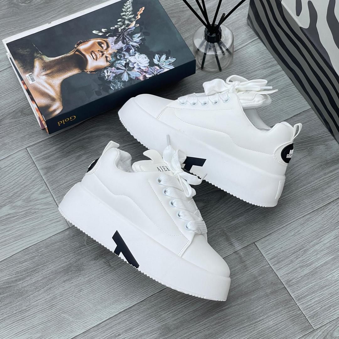 chunky fashion breathable sneaker (copy)
